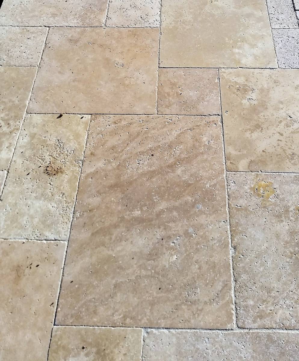 plage en travertin opus ou multiformat