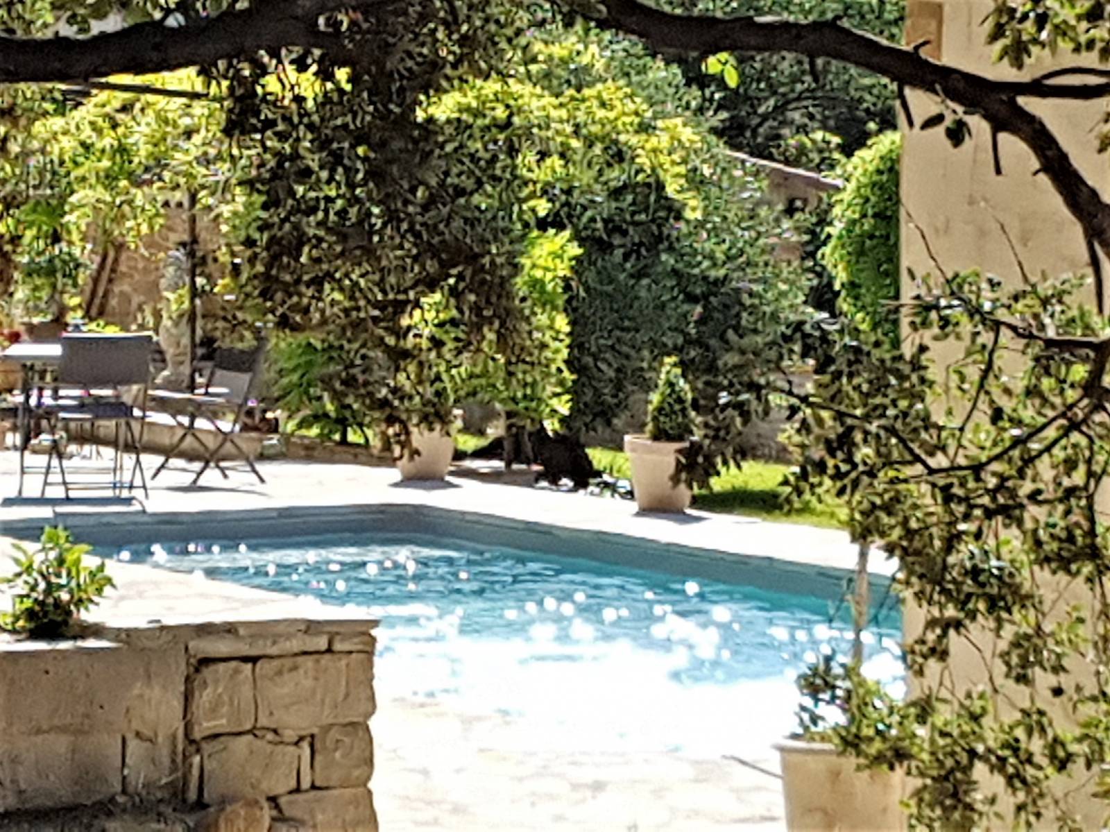 piscine sur la cadière gris clair