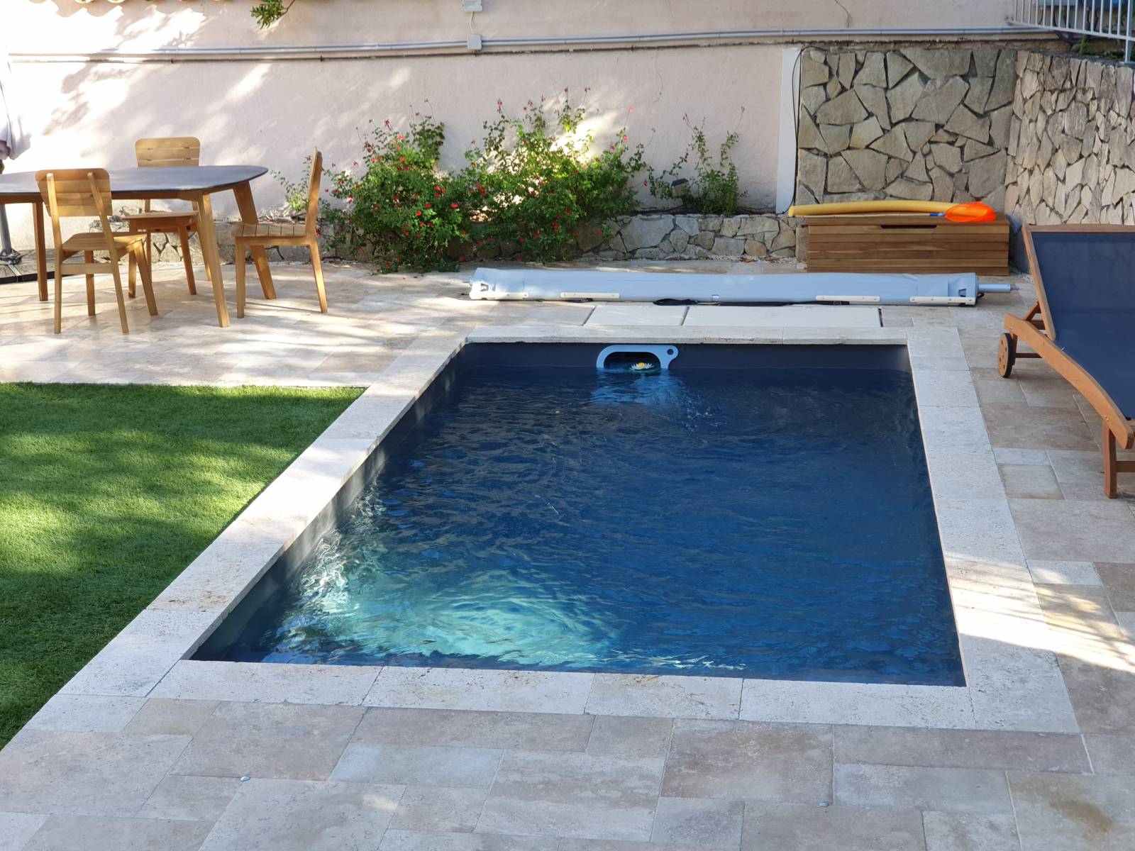 piscine 10 m² grise anthracite sur la seyne sur mer dans le var