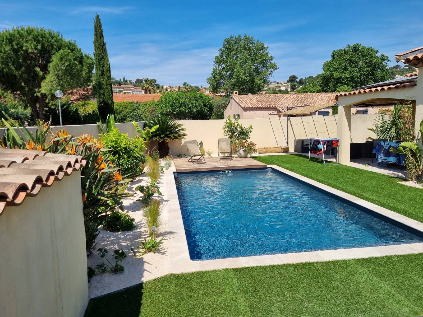 réalisation d'une piscine 7x3.50 gris foncé dans le var