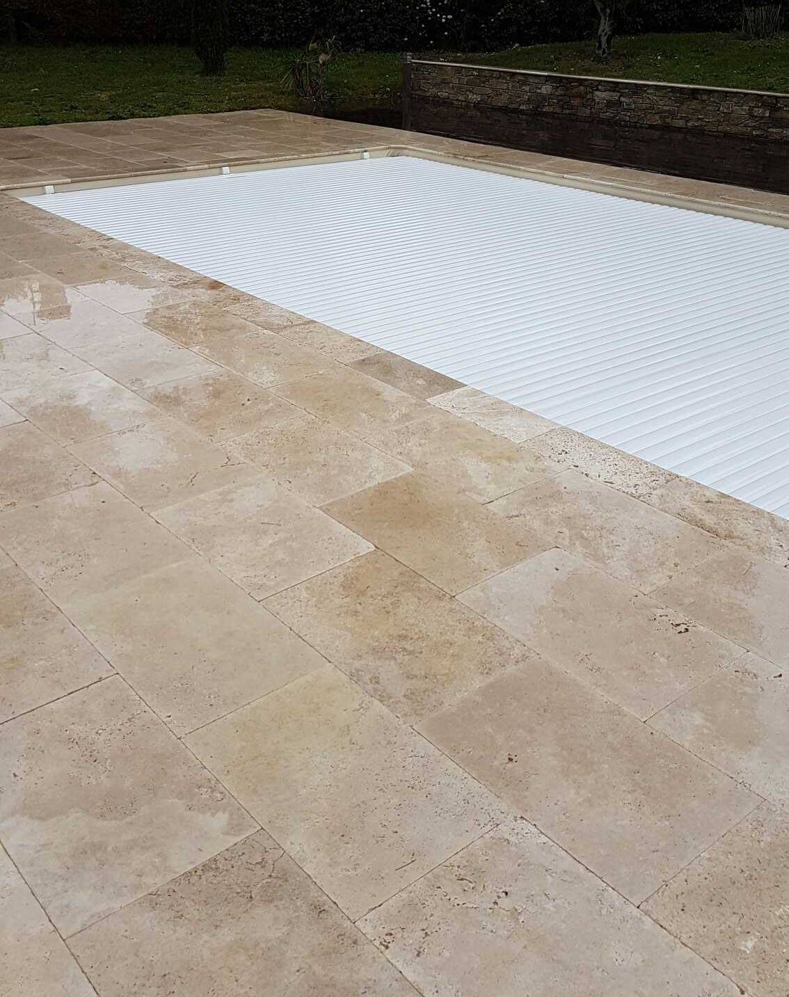 plage en travertin multiformat