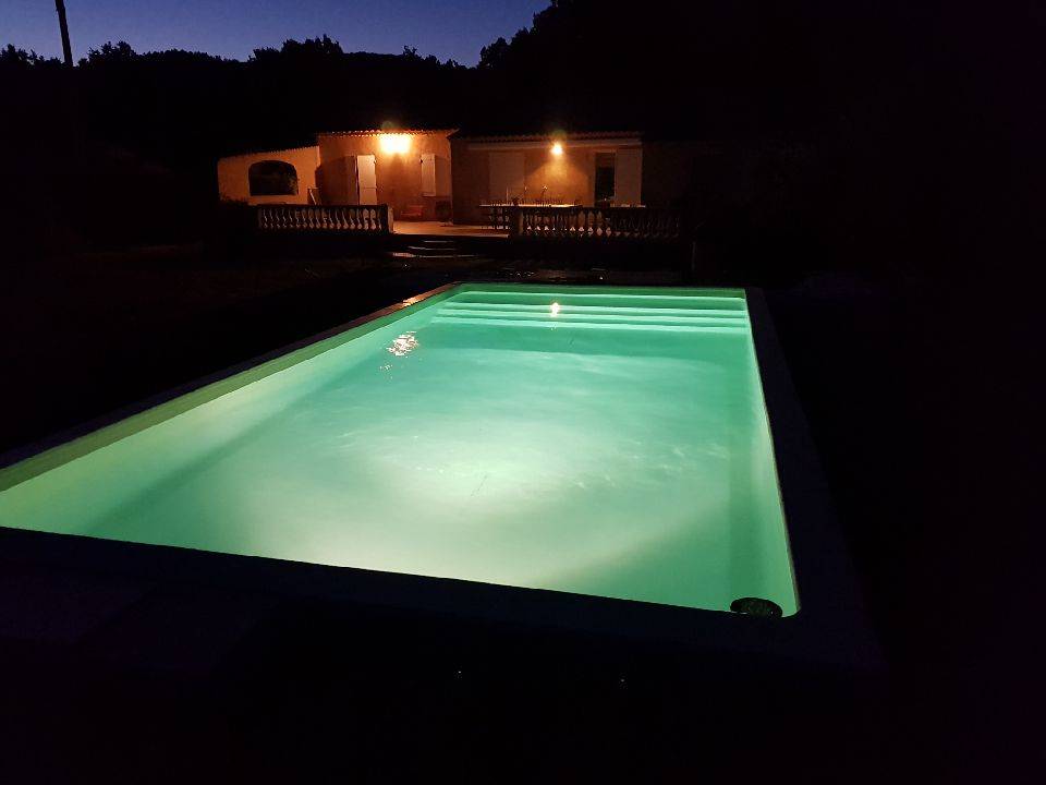 piscine sable éclairé 9x4m au Broussans dans le var