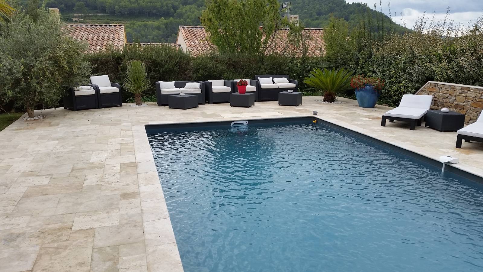 plage en travertin multiformat