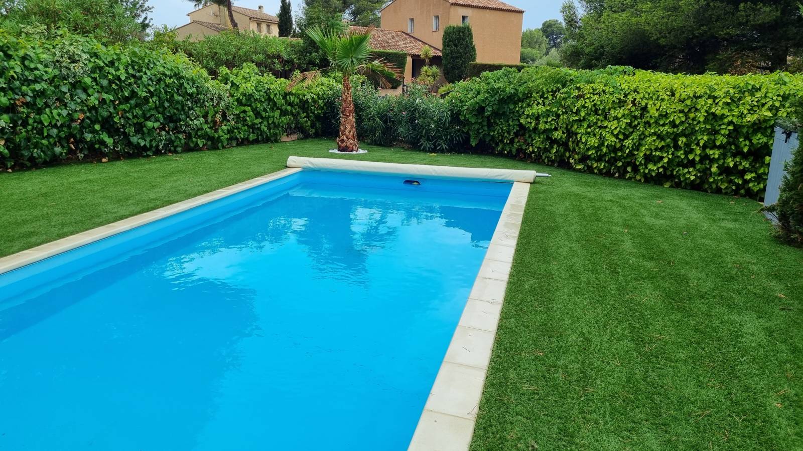 piscine béton 8.50x3.50 bleu