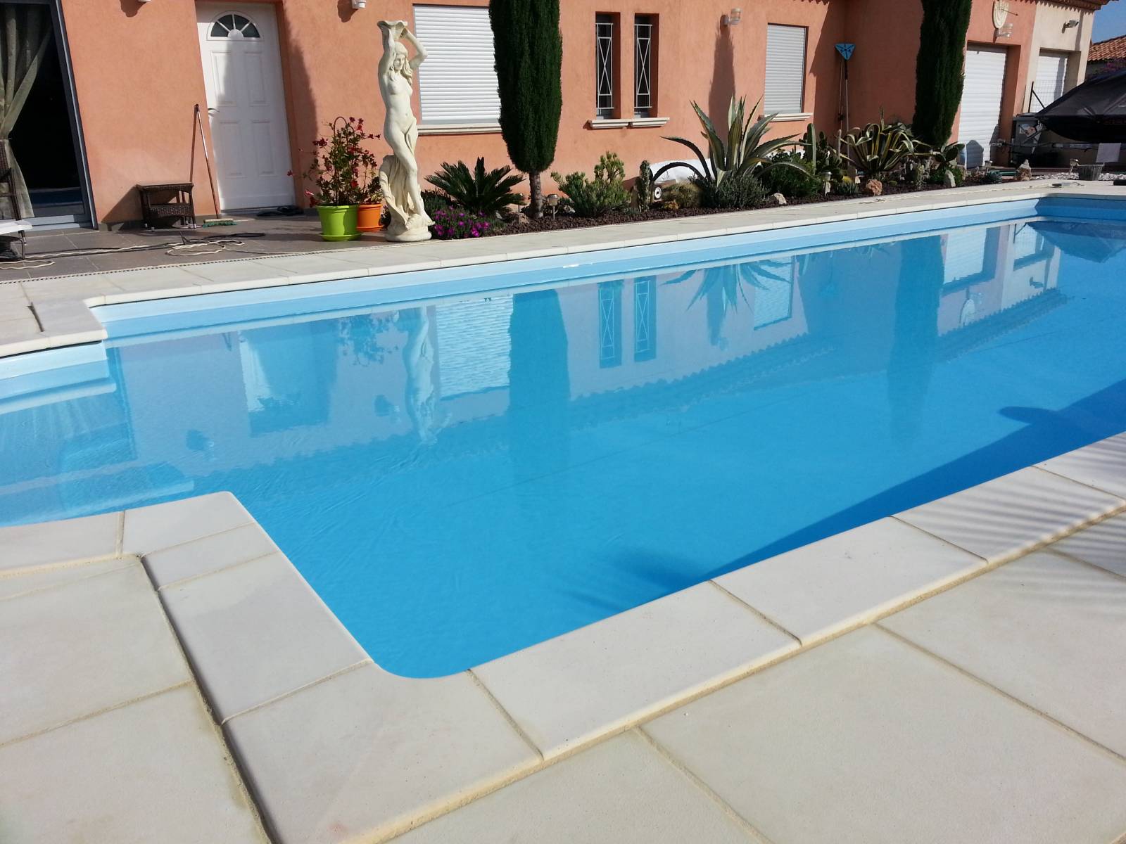 piscine9x4.5m distribué par desjoyaux Six Fours Les Plages
