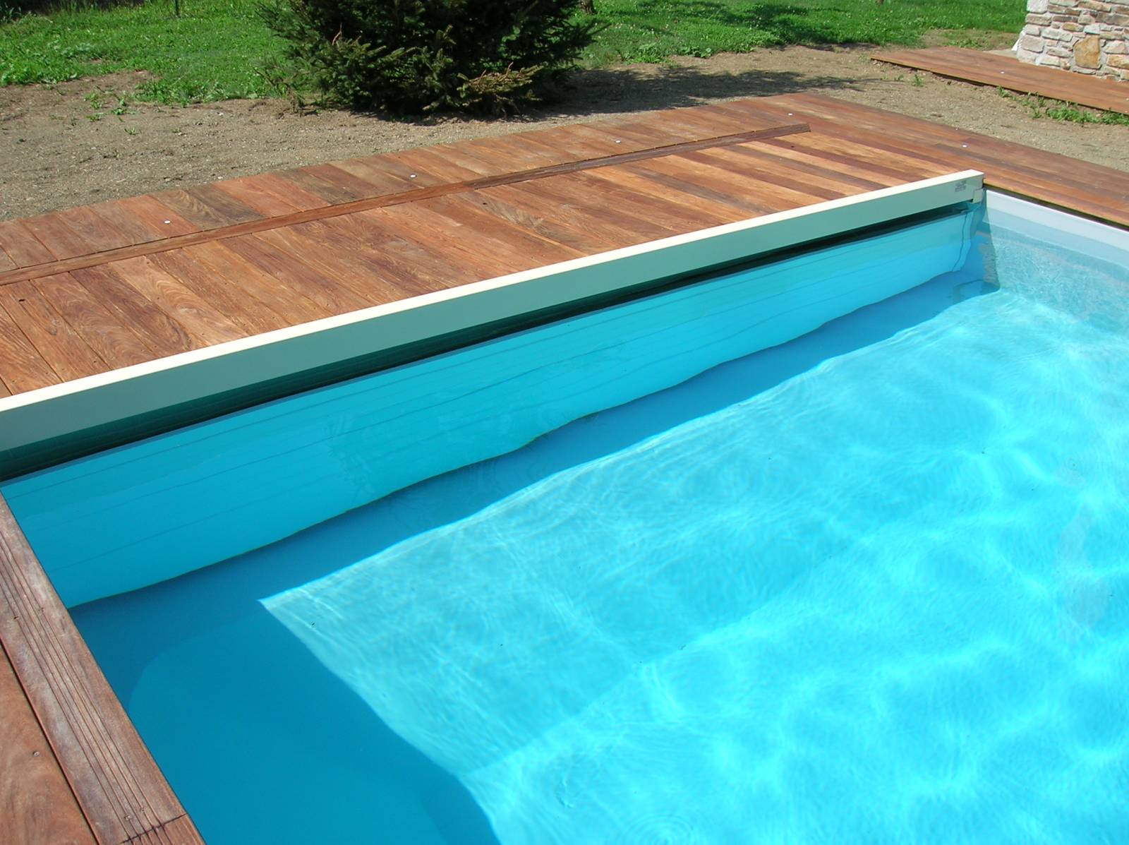 VOLET IMMEO CAILLEBOTIS EN IPE distribué par Desjoyaux Six Fours les plages