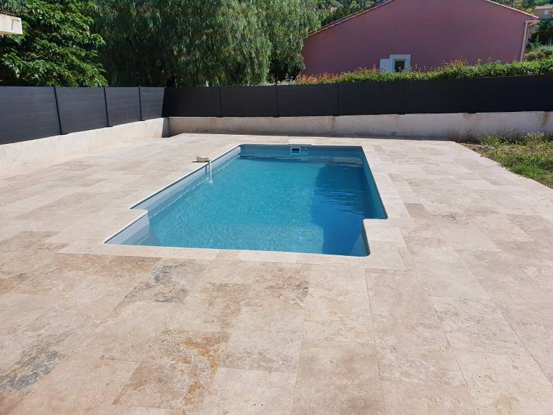 piscine avec forme sur mesure et escalier à sanary sur mer dans le Var 83