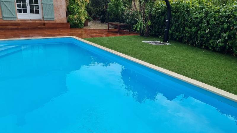 piscine8.50x3.50 bleu dans le var